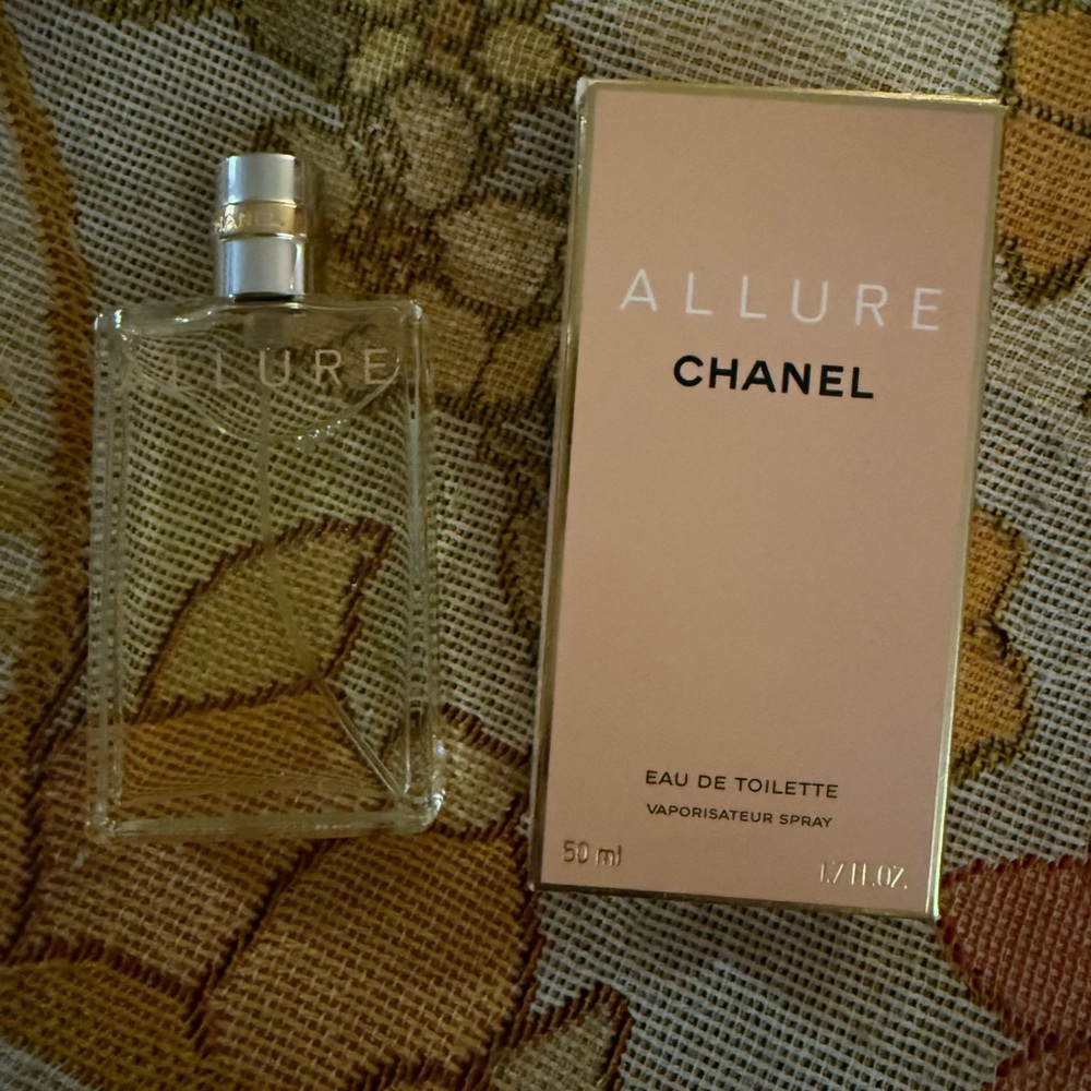CHANEL Allure Eau de Toilette with Gold Accents